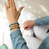 Agate Ligne Bleue | Or | Bracelet en macramé de pierres précieuses d'équilibre